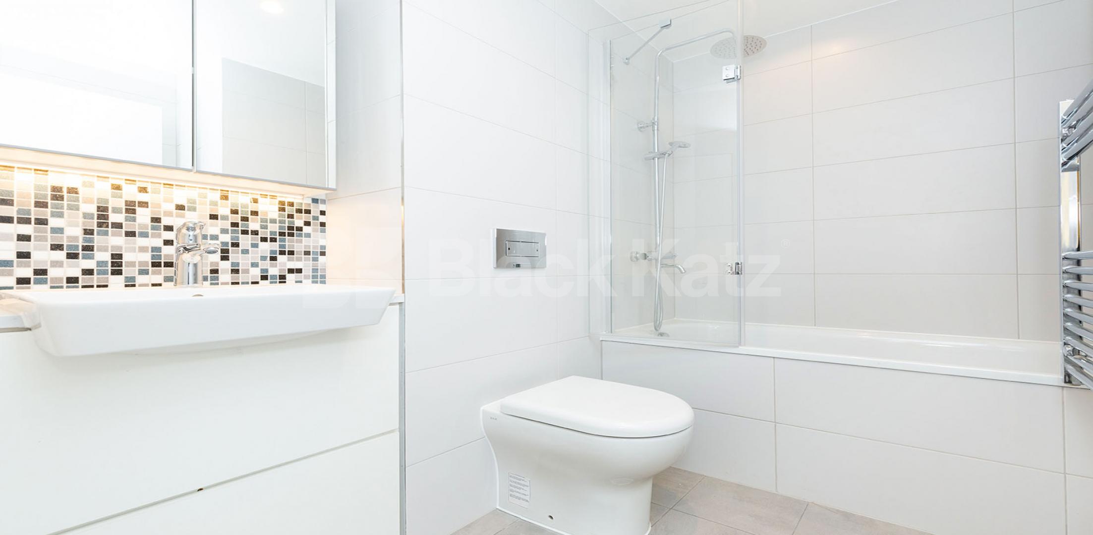 			2 Bedroom, 1 bath, 1 reception Flat			 Hilldrop Road, Tufnell Park